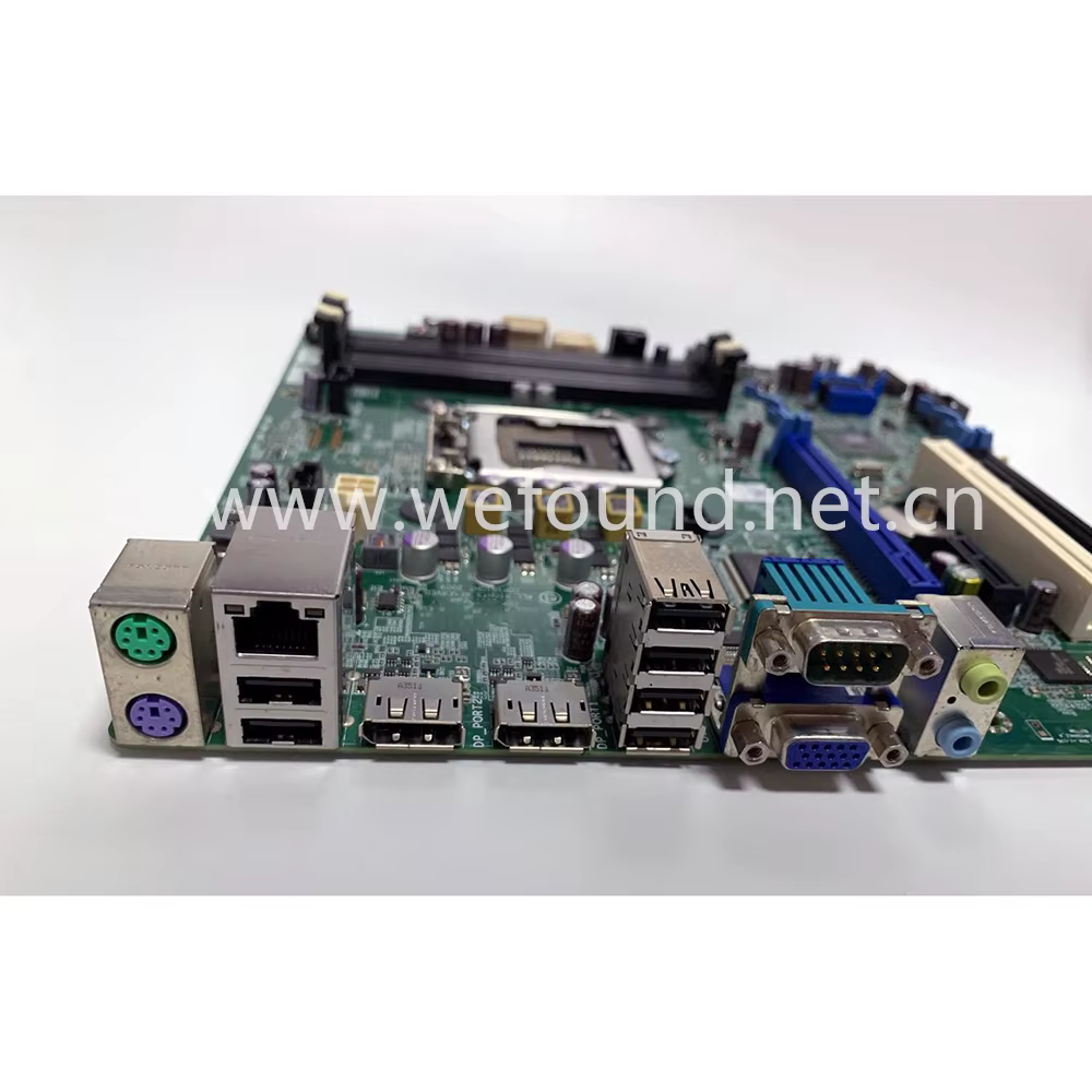 Parte posterior de la placa base RMHUNTIC
