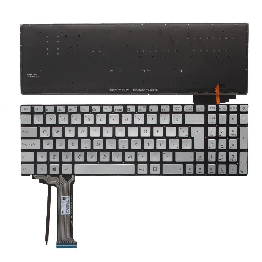 Detalle del teclado retroiluminado en uso