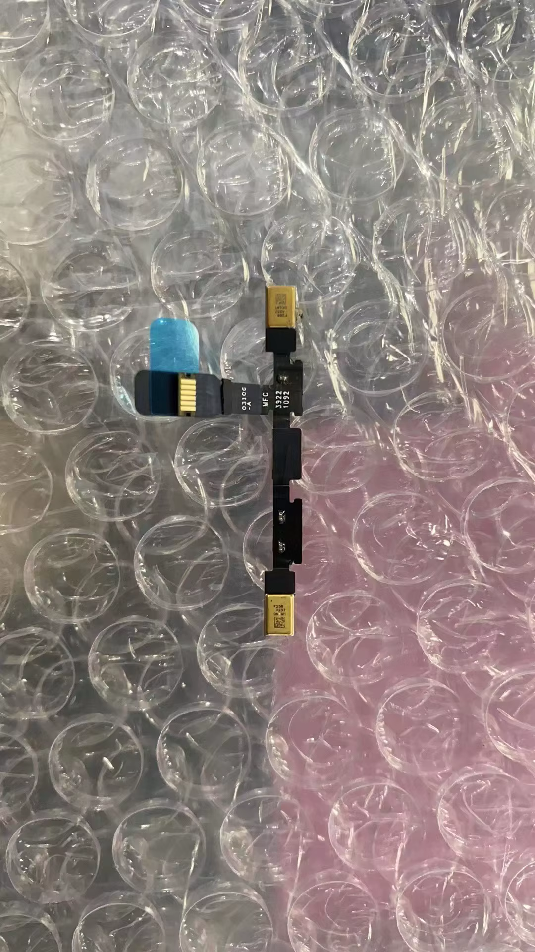 Cable flexible con conector de micrófono A2338