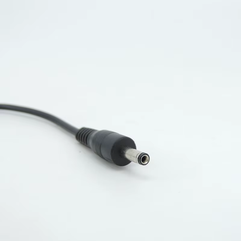 Cable Conector DC Macho 3,5 x 1,35 mm Codo 90° Puntas Estañadas - imagen 2