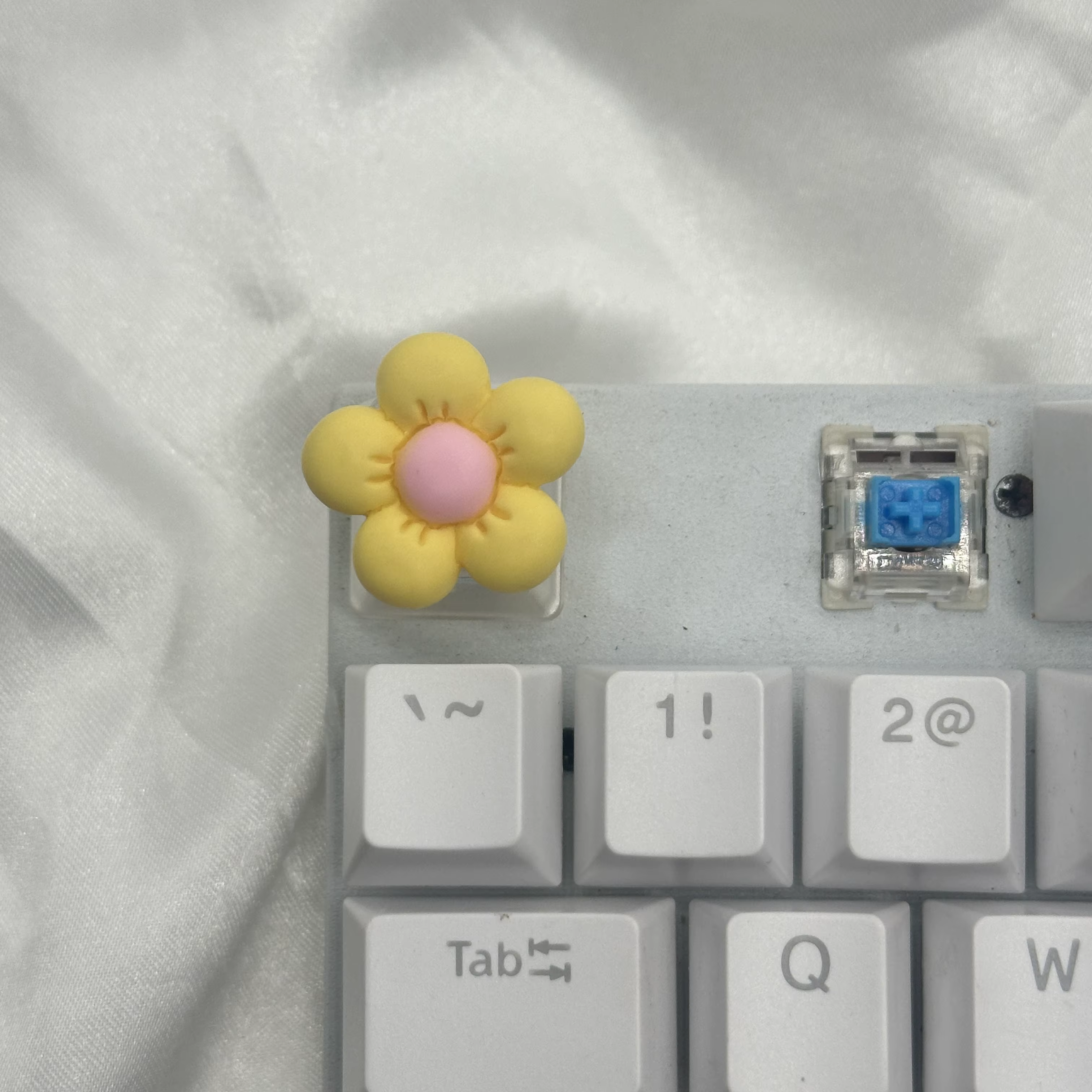 Teclado Mecánico Floral Rosa y Púrpura – Teclas Intercambiables R4 - imagen 5