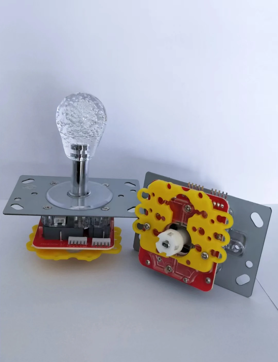 Joystick LED comparado con modelo estándar