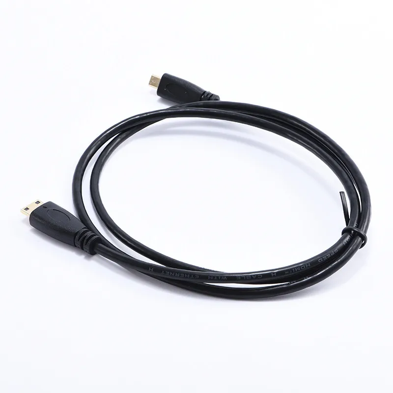 Cable enrollado de 1 m en entorno doméstico