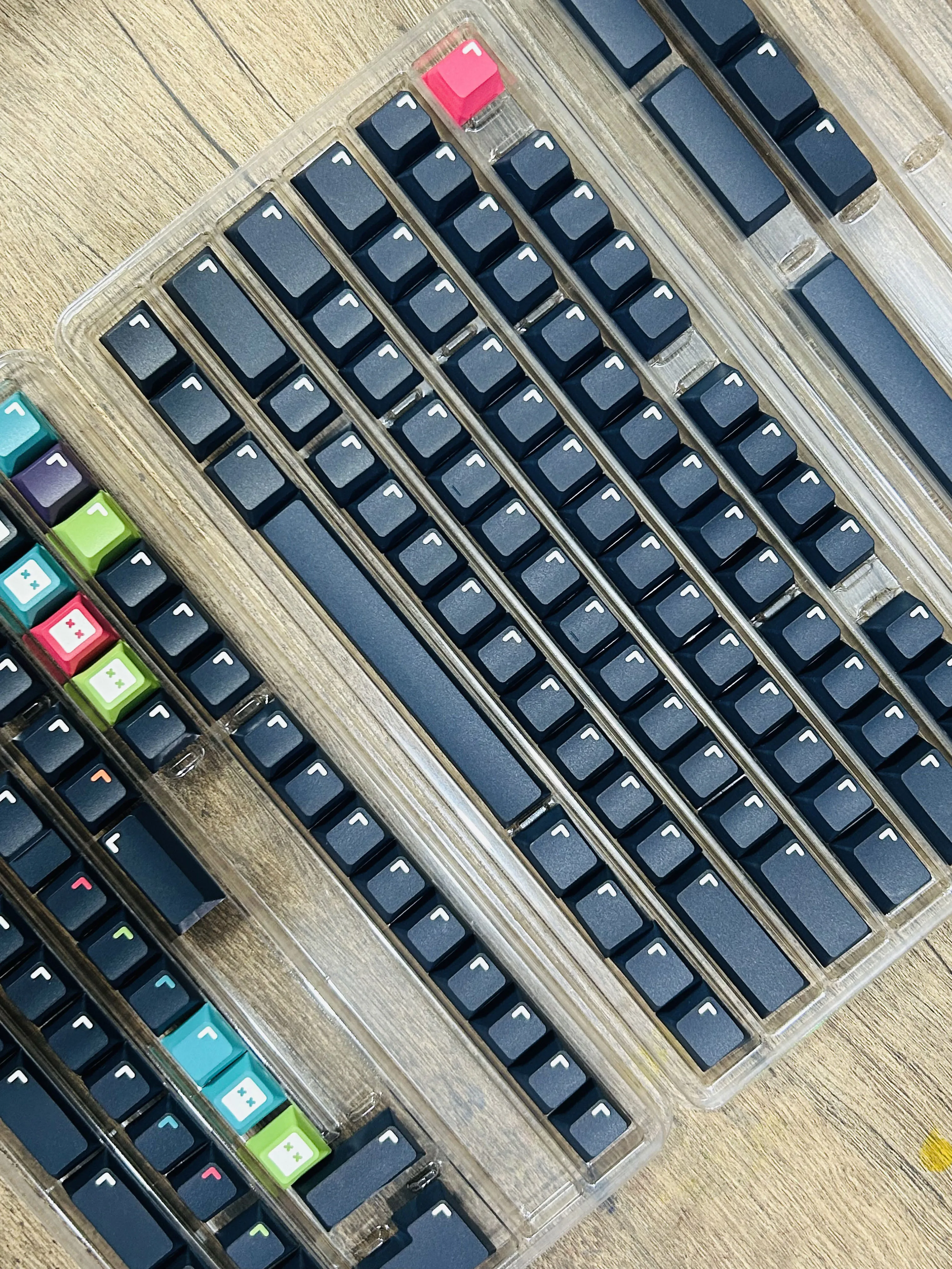 Conjunto de teclas instalado en un teclado mecánico con switches MX