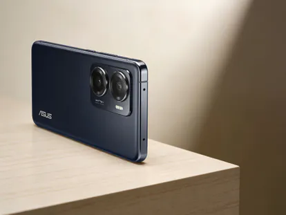 ASUS Zenfone smartphone compacto con diseño premium.